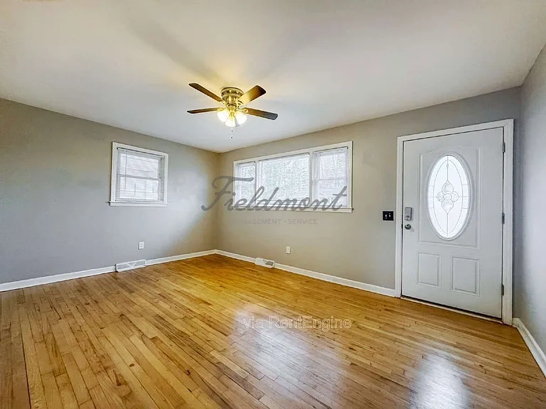 111 S Buckhorn Rd — Photo 2