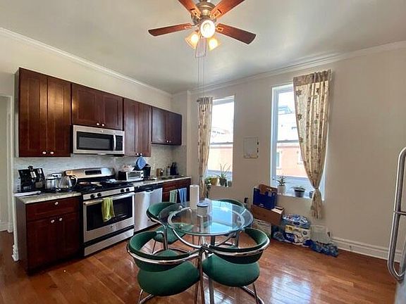 4th image of 1551 W Walton St