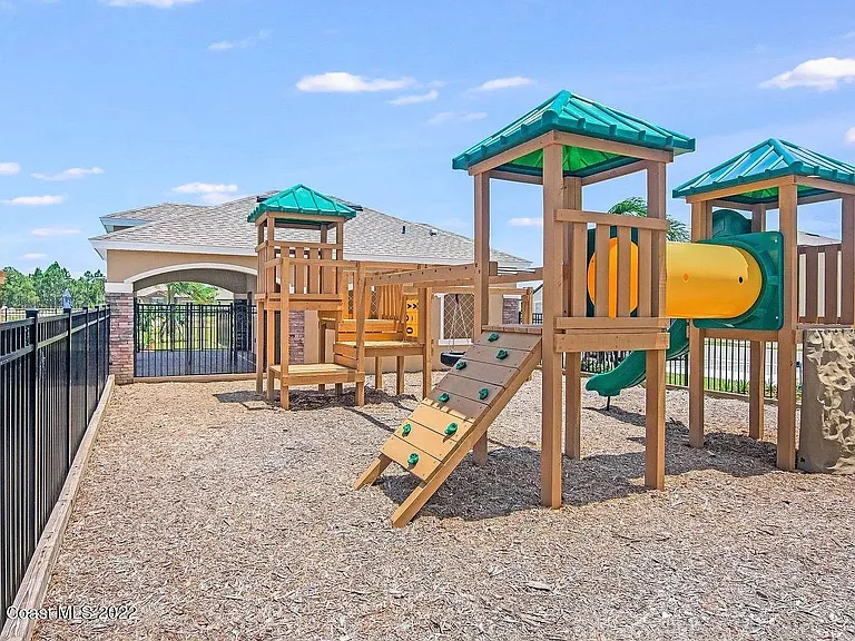 704 Acadia Ct SE — Photo 42