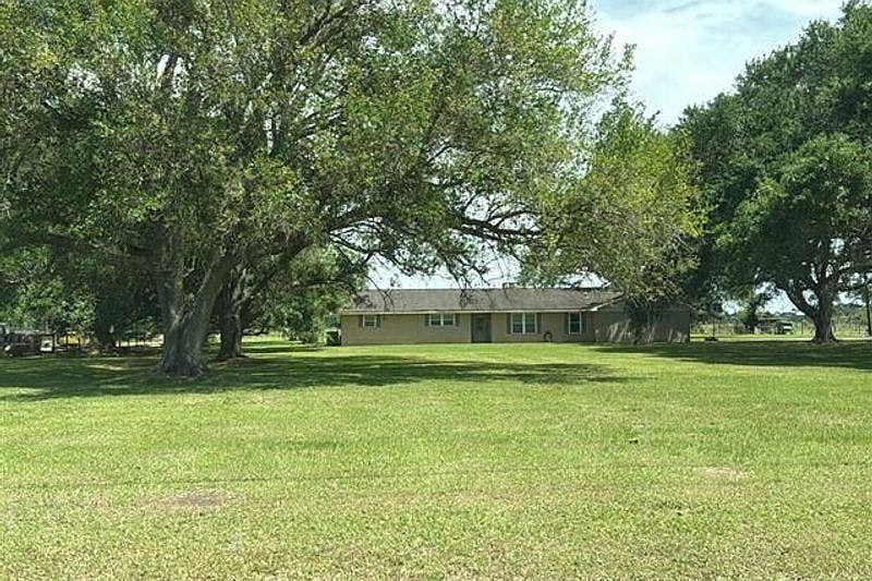 1st image of 723 Campbell Rd