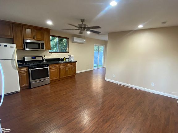 3rd image of 17231 Archwood St