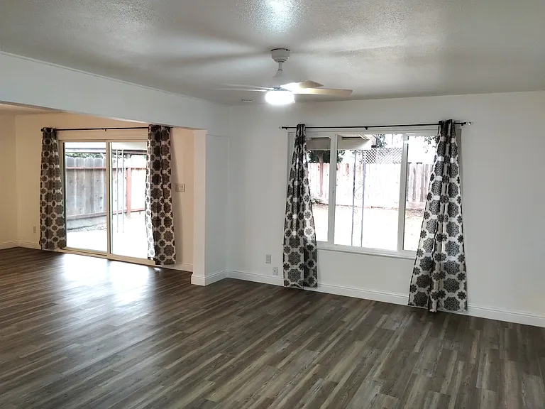 637 Grambling Ct — Photo 18