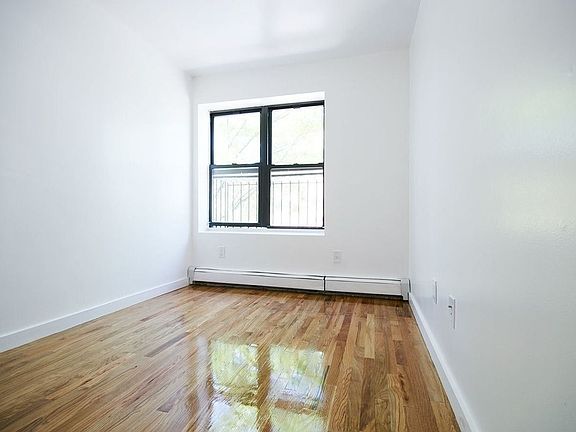 5th image of 1075 Willoughby Ave #1