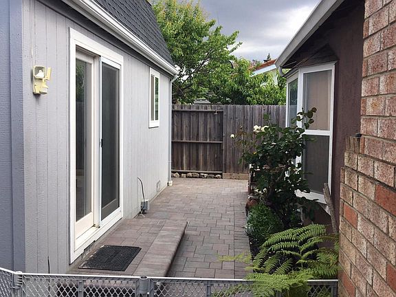 5th image of 4506 Crocus Dr