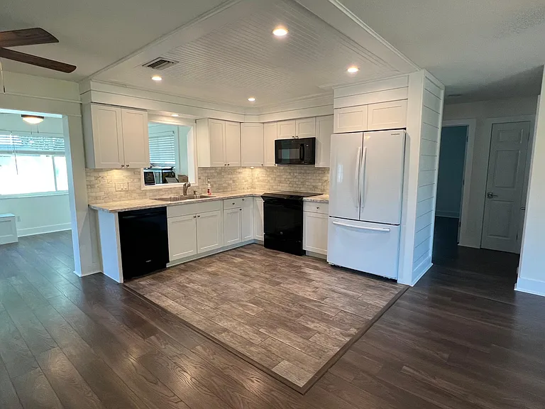 1542 Andover Dr — Photo 7