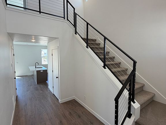 4th image of 259 W Fushion Ln #123