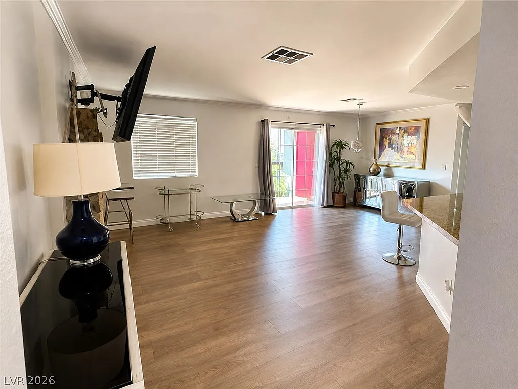 1 bed, 1.0 bath, 730 sqft, $1,350 — Photo 3