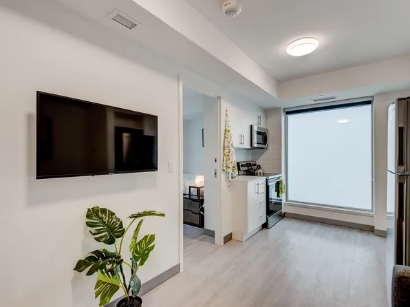2416 16th Ave NW, Calgary, AB T2M 0M5
