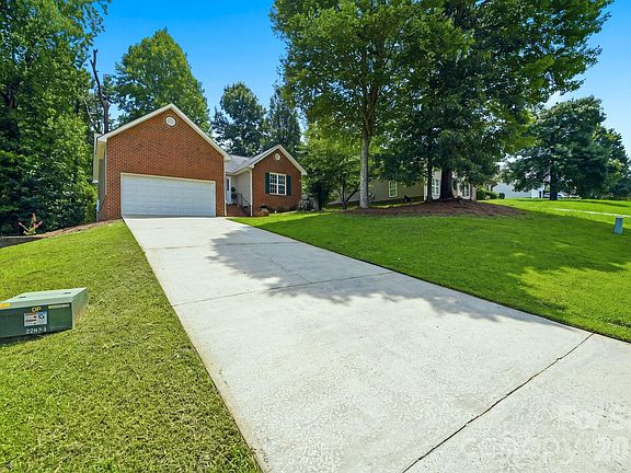 2nd image of 1008 Raywood Ct