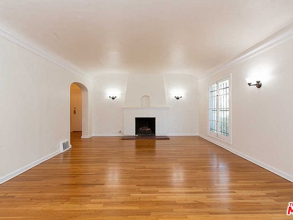 5th image of 181 S Sycamore Ave #101