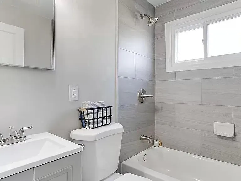 1046 Elm Rd — Photo 12