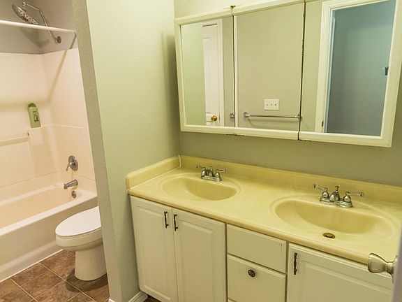 4th image of 4308 NE Sunset Blvd Unit U1