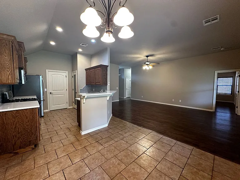 1015 NW 29th St — Photo 14