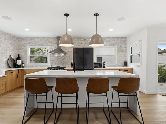 5th image of 4664 Biona Dr