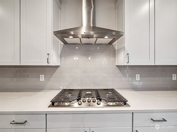 5th image of 15428 206th Avenue E #215