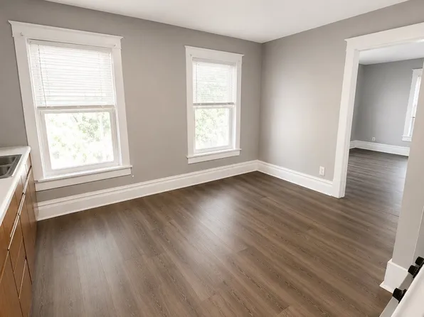 1108 W Main St #2R, Saint Charles, IL 60174