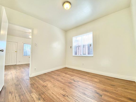 3rd image of 705 W 70th St