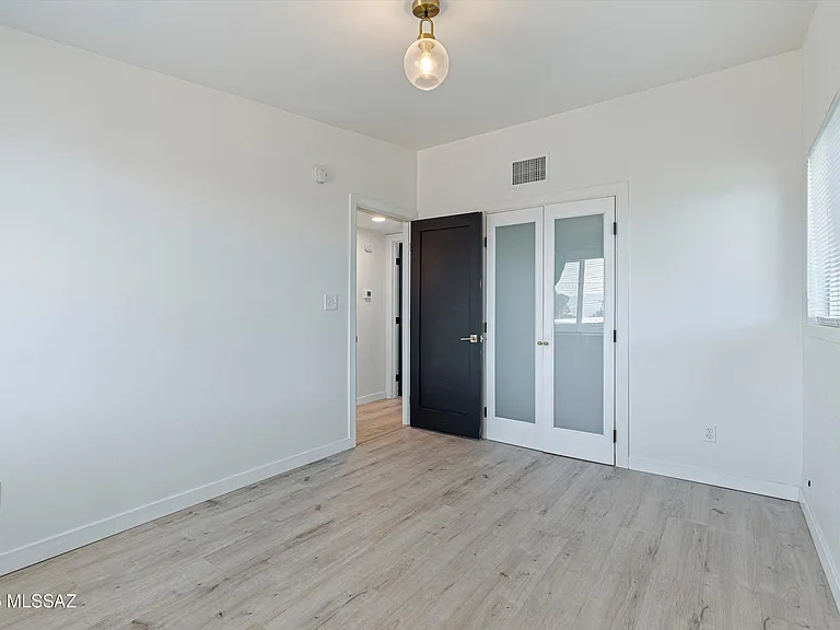 227 S Avenue B — Photo 19