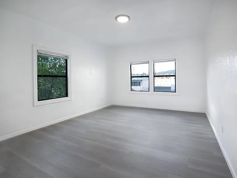 Avenal Apartments — Photo 5