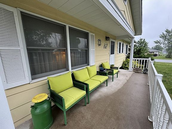2nd image of 1702 Stratford Dr