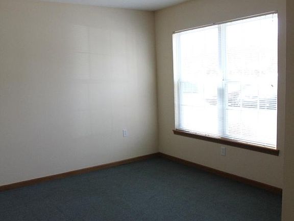 2nd image of 217 Harbors Lake Dr