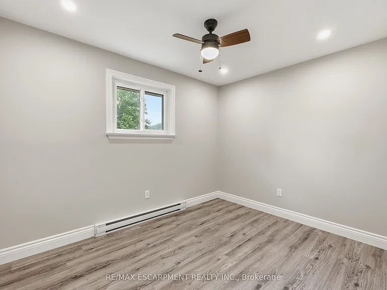 891 Centre Rd — Photo 20