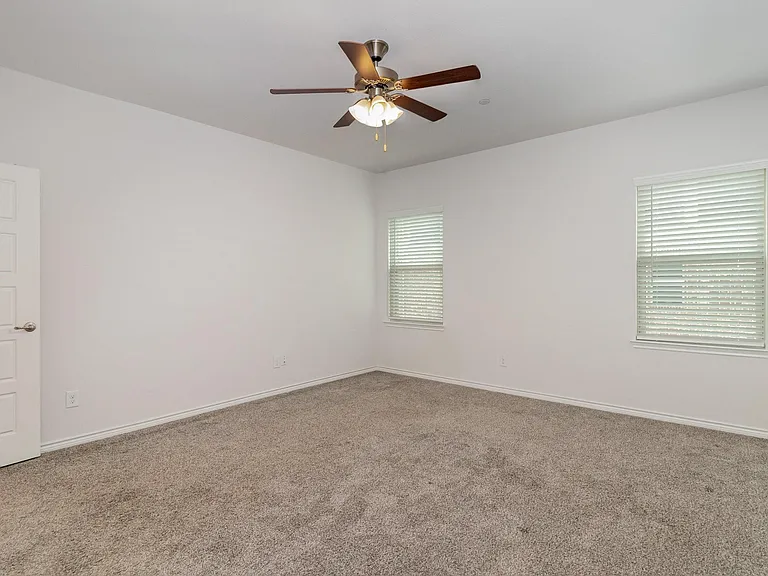 2413 Siskiyou St — Photo 11