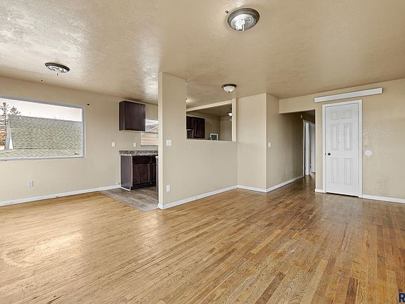 3rd image of 1019 Herman St