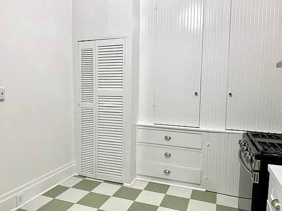 4th image of 1420 De La Vina St #A