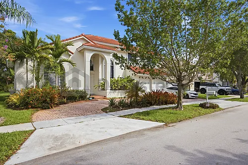 1120 NW 179th Ave Photo 1