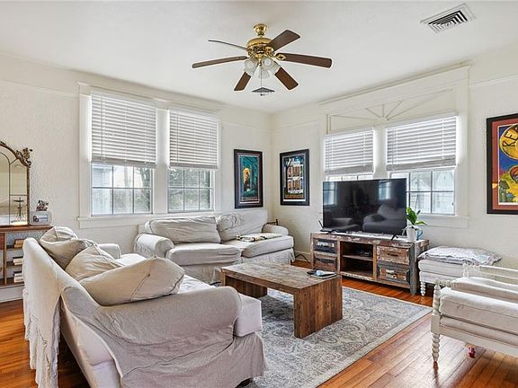 3rd image of 3701 Nashville Ave