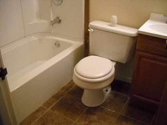 4th image of 625 Paddock Dr