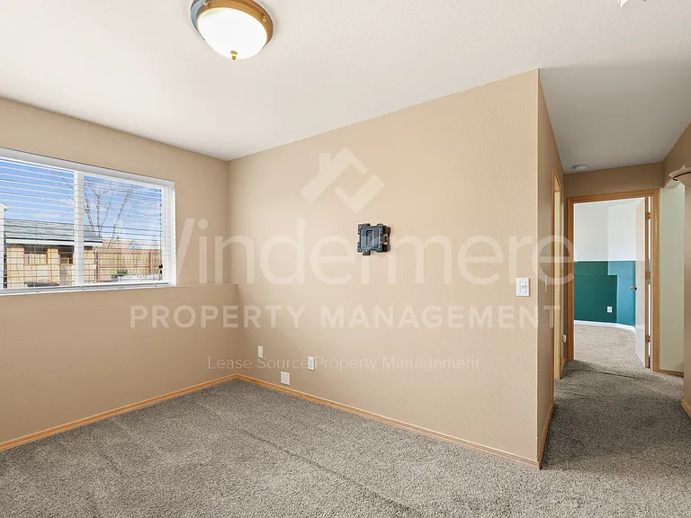 909 E 1st Ave — Photo 30