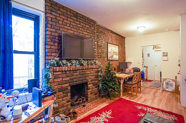 Rented by Compass | media 12