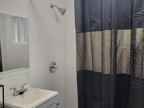 3rd image of 5712 NE Miami Pl #C
