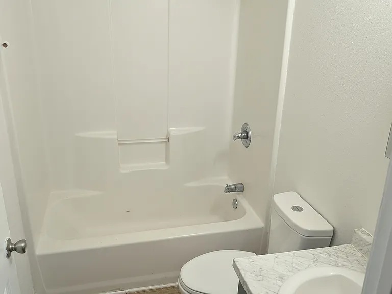 1523 Gordon St — Photo 10