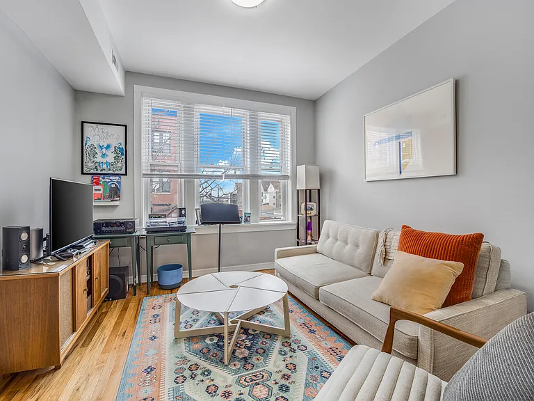 2255 S Oakley Ave #2F — Photo 4