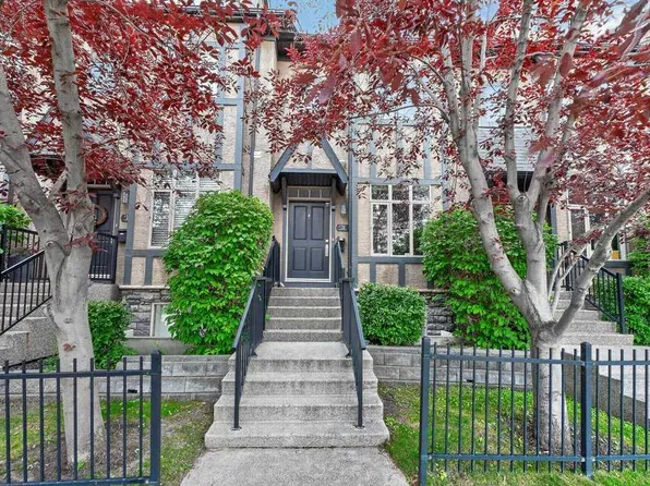 6 E Scarpe Dr SW #20, Calgary, AB T2T 6P2