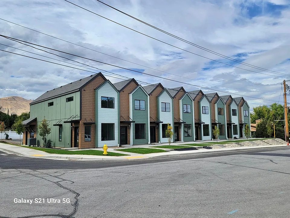 310 Pear Ln