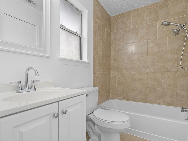 1015 E Yager Ln #79 — Photo 18