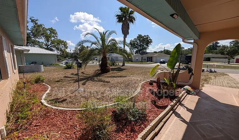 3441 Thunderbird Ave — Photo 3