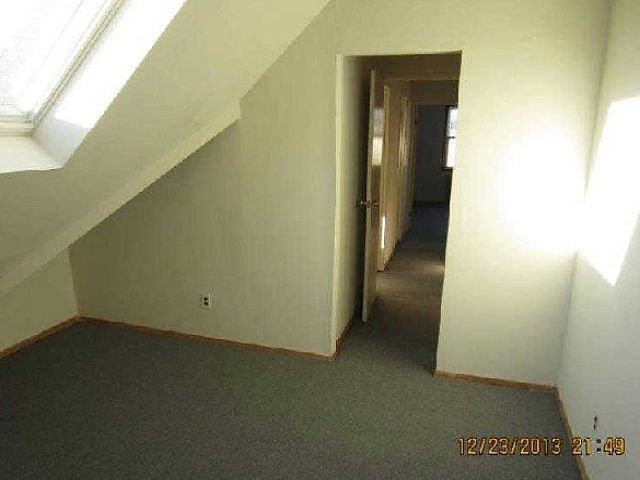 Building Photo 4