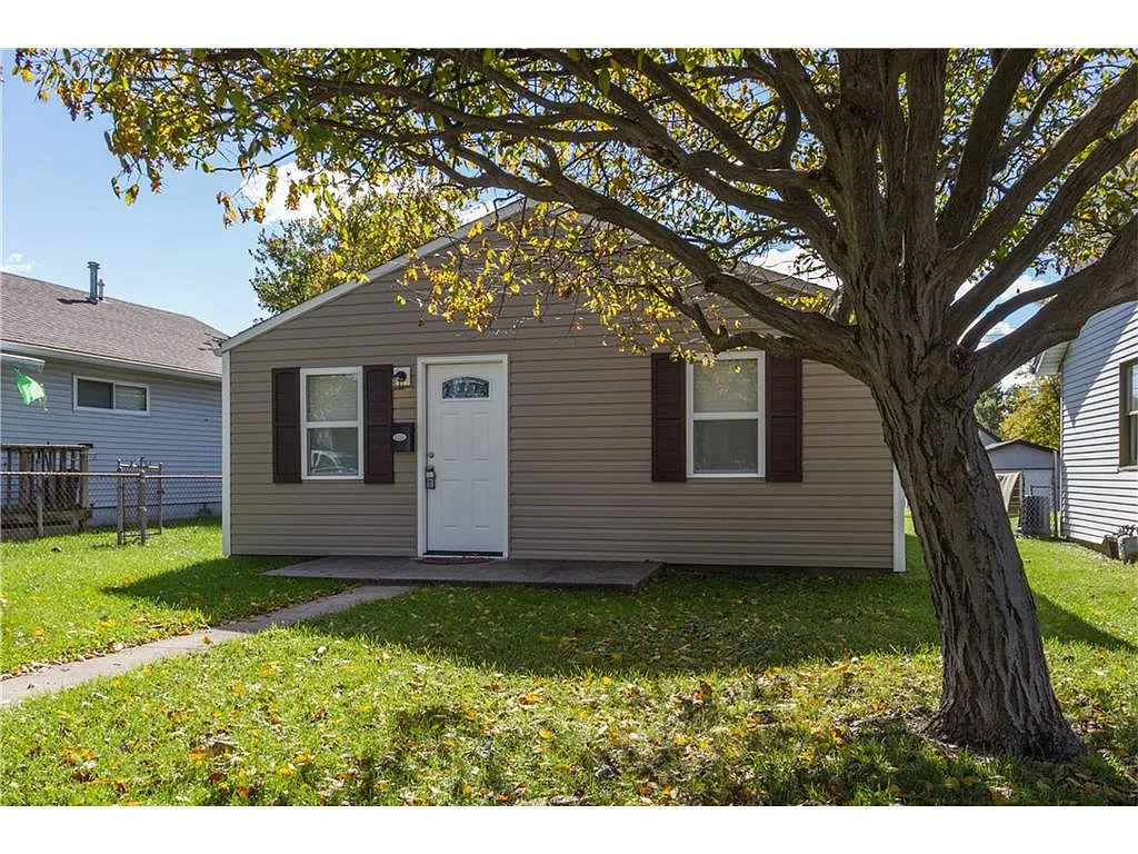1645 Hoefgen St photo 1