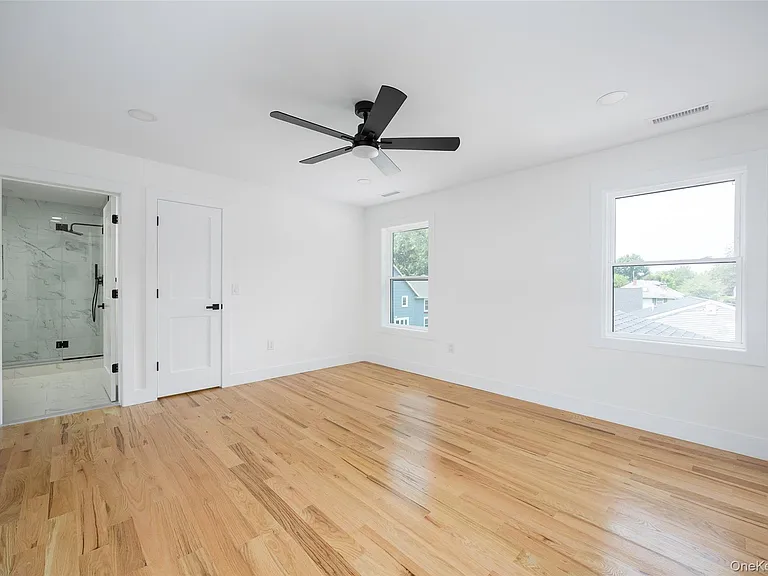 7441 S Broadway — Photo 20