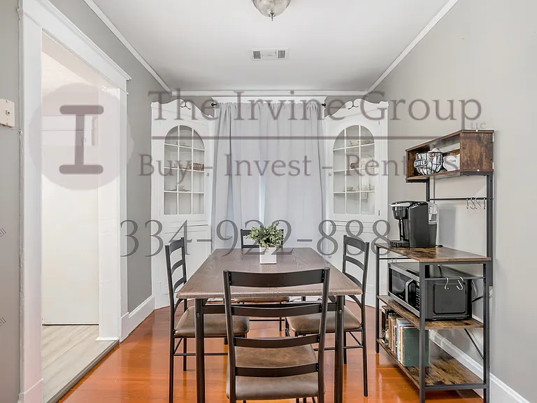 1501 Winona Ave — Photo 3