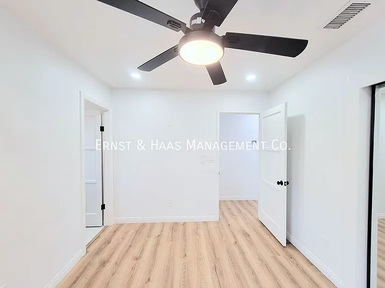 5019 Ashworth St — Photo 25