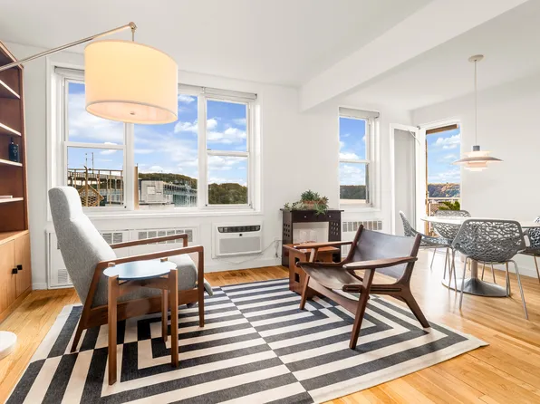 2390 Palisade Avenue image 3 of 18