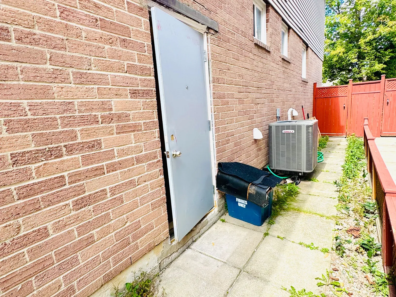 2 bed, $1,900 — Photo 2