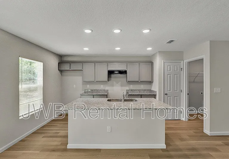 9141 12th Ave — Photo 2