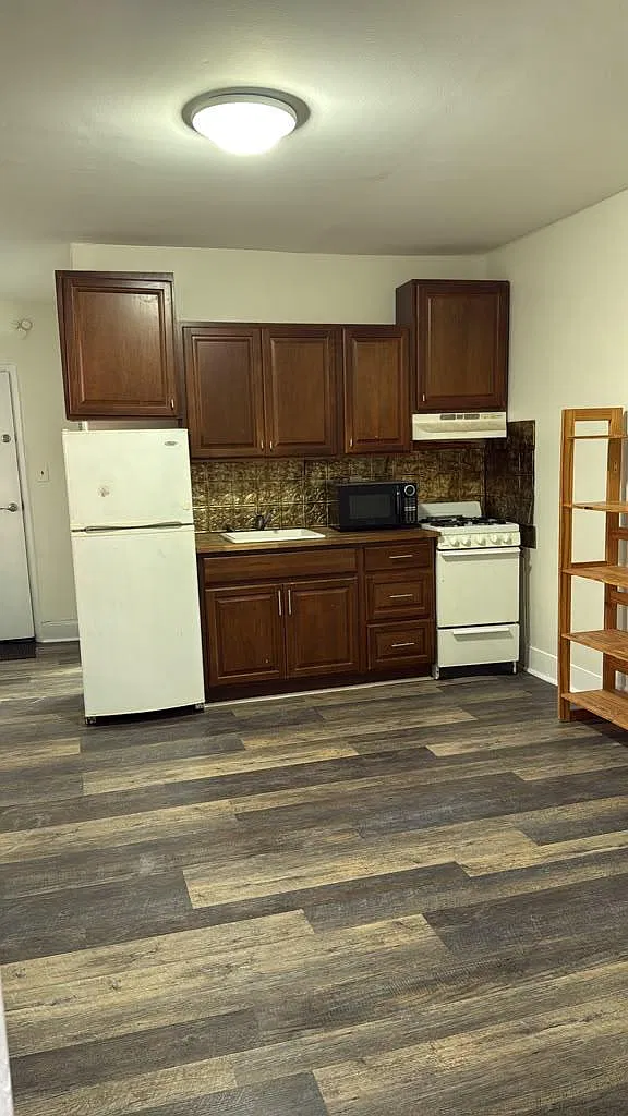1 bed, $1,200 — Photo 1